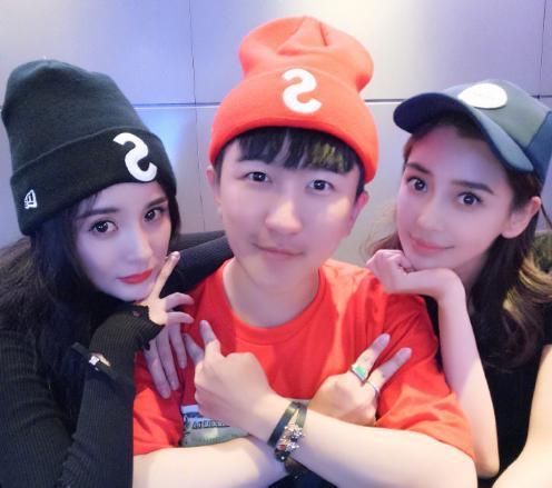 娱乐圈吃瓜背景图,揭秘幕后真相,吃瓜群众围观大戏