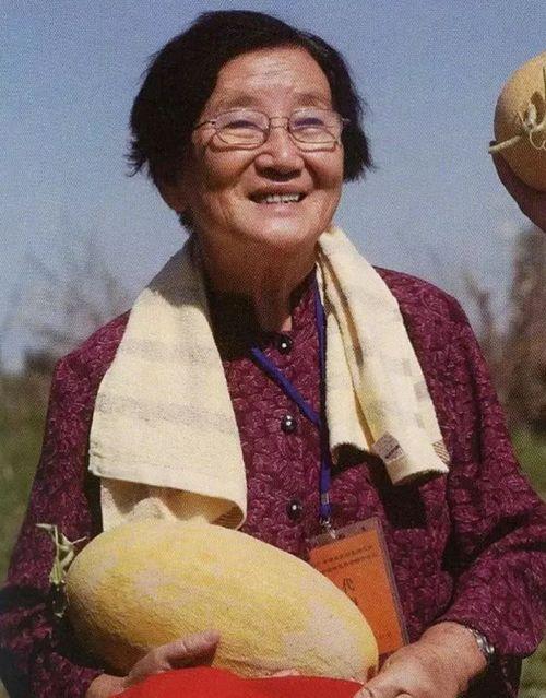 娱乐圈摆烂吃瓜郁可可,娱乐圈摆烂吃瓜,揭秘明星幕后生活